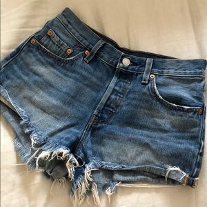 Levi’s 501 mid rise shorts